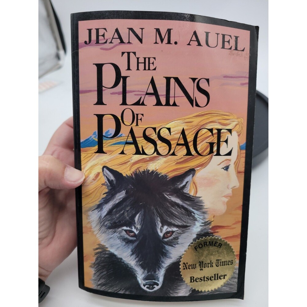 The Plains of Passage Jean Auel  1992 Fourth Large Print Paperback Book